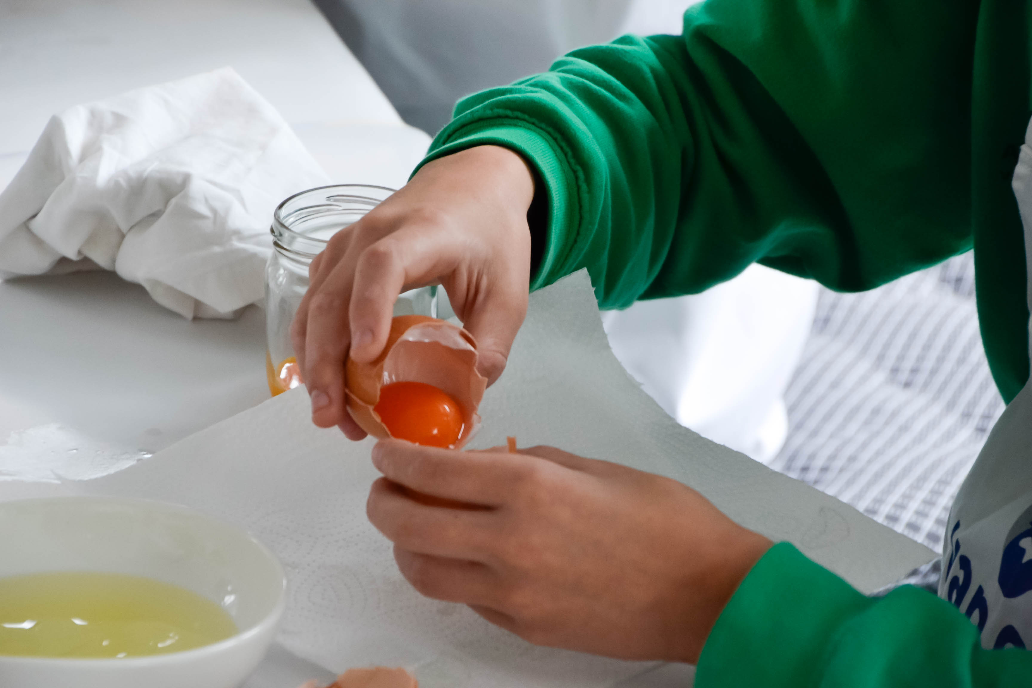 De kleurkracht van eitempera – zelf verf maken met ei
